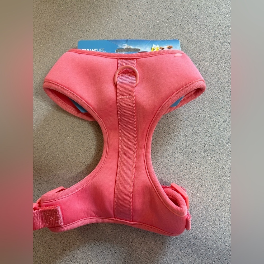 New Small 
Vibrant Pink Pet Harness
Adjustable straps 
Comfortable padding